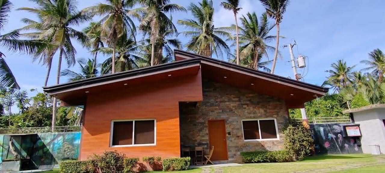 Garden bungalow surrounded by tropical plants